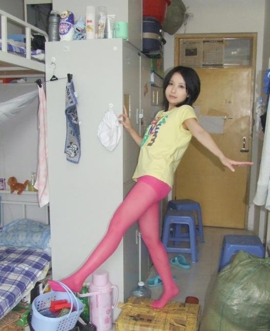 hold不住了!女宿舍彩色丝袜风情。 - 灌水园 - 大