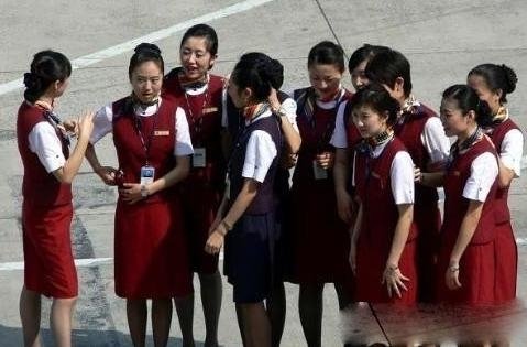 蓝天航空公司的空姐_航空公司员工收入