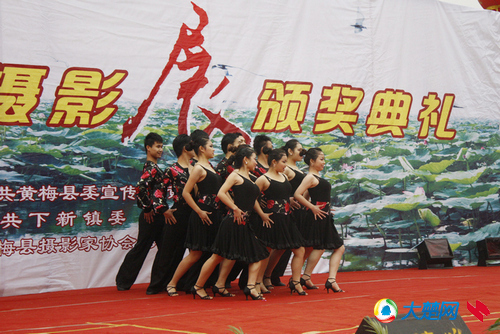 镜头诠释下新魅力 黄梅举办首届雷池摄影展_