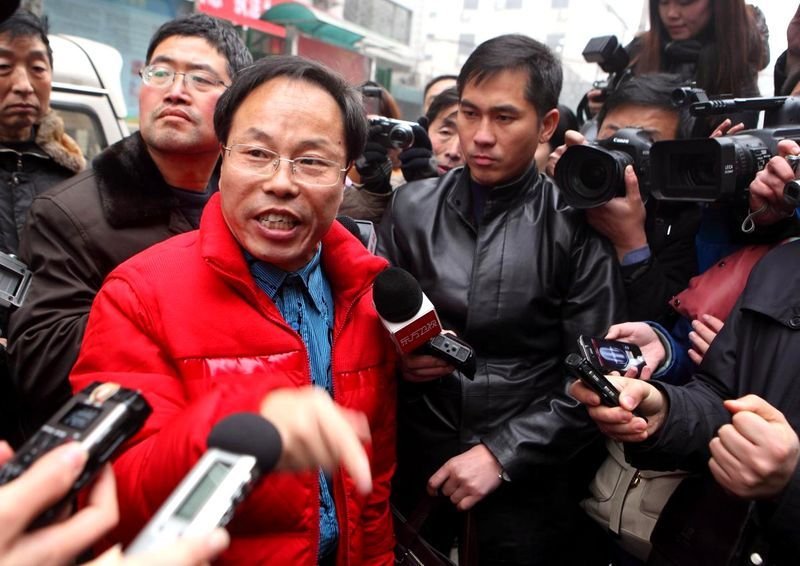 药家鑫之父状告律师张显名誉侵权案开庭