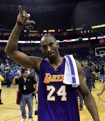 30大球员手势:科比詹皇霸气 <wbr>基德穆大叔经典 30大球员手势:科比詹皇霸气 <wbr>基德穆大叔经典