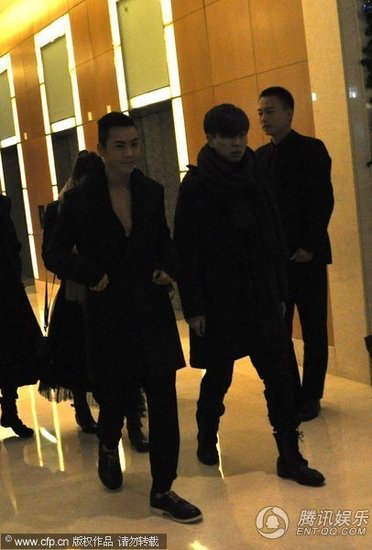 董事长扮门卫保安图片