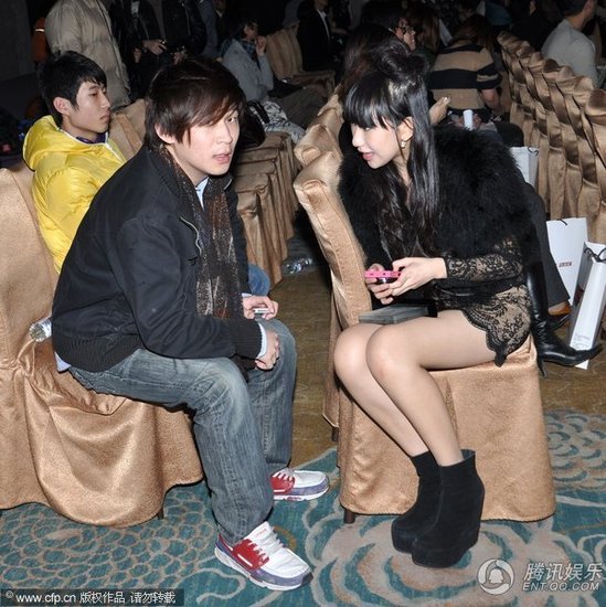 <em>谢芷蕙</em>走出<em>不雅</em>照阴影 与男热聊合影被偷瞄-