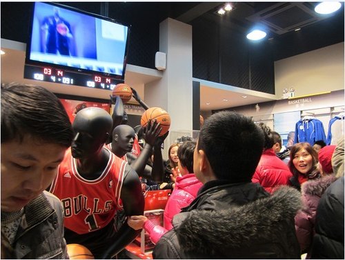 全国首家阿迪达斯篮球店1月15日隆重开幕