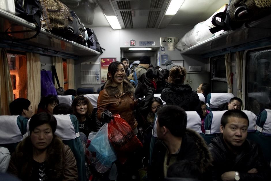 高清:<em>打工妹</em>5年<em>第一次</em>回家_新闻中心_中国江门