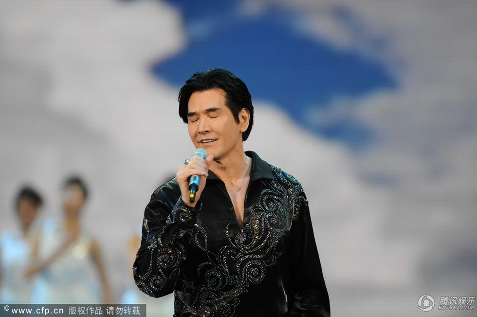 歌曲费翔故乡的云图片