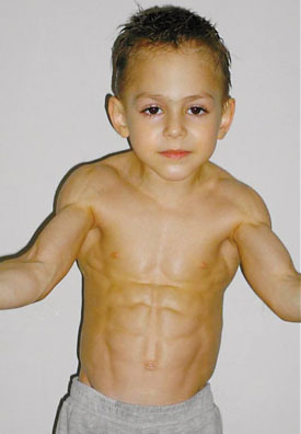 全球最强壮儿童 7岁男孩练出8块腹肌(组图)