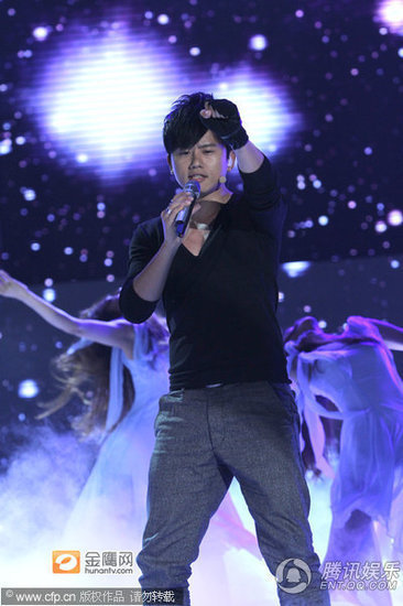 张杰担任西城男孩嘉宾称自己才是最成都礼物