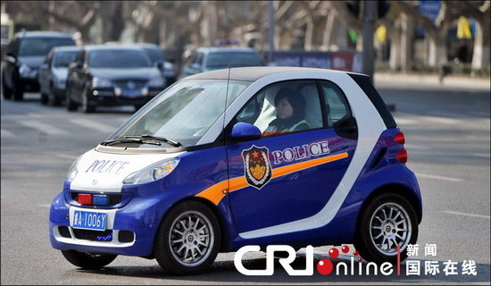 济南配迷你警务车 交警开奔驰smart巡逻高清图片