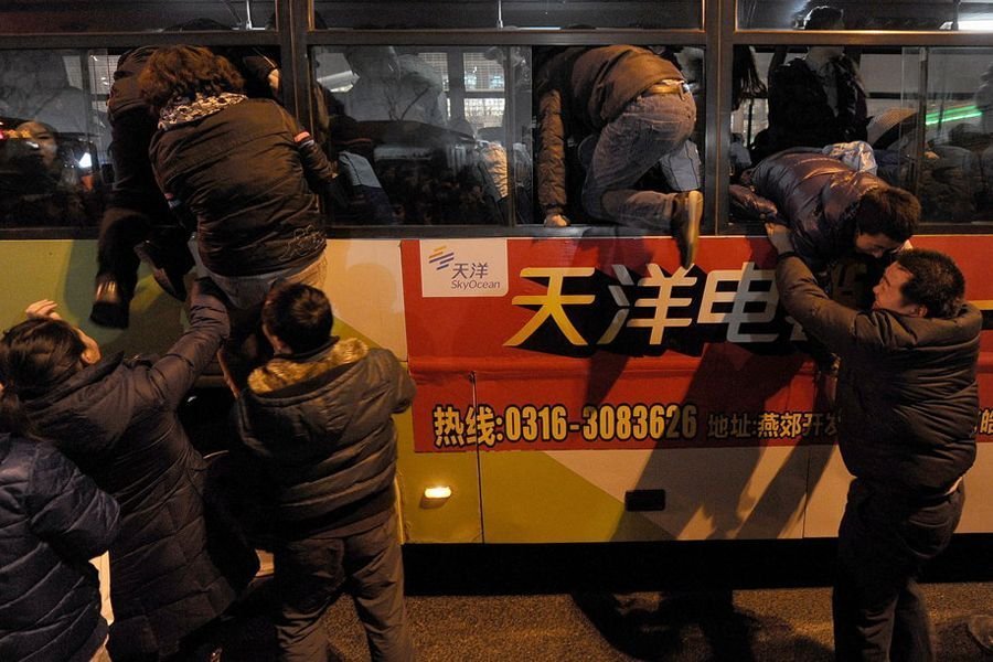 北京815路(原930燕郊线)公交车拥挤不堪