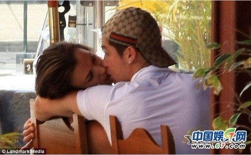 贝克汉姆辣妹激情<em>裸吻</em> 细数当众大胆舌吻的明