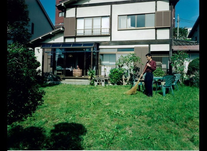 组图:日本美女摄影师公共场合浴盆大胆自拍_腾