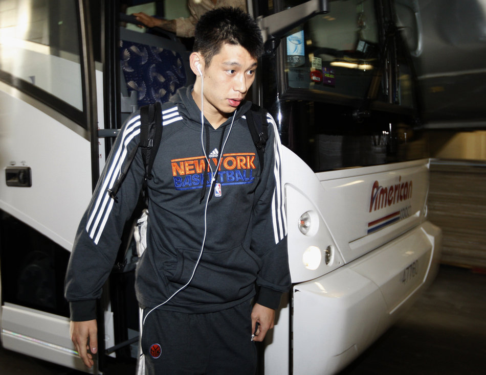 高清:林书豪对阵热火 詹姆斯韦德围堵阿豪-街头