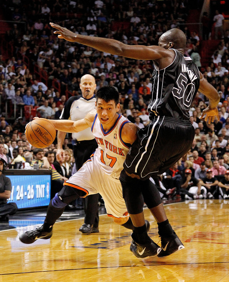 高清:林书豪对阵热火 詹姆斯韦德围堵阿豪-街头