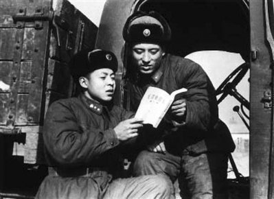 追寻雷锋在武汉唯一照片 他最爱的3张照片之一_大楚网_腾讯网