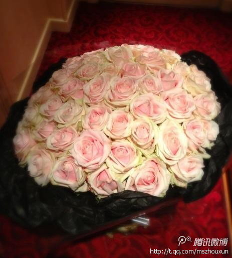  周迅 亮相巴黎秀场 粉色裙装展小女人气质_半清