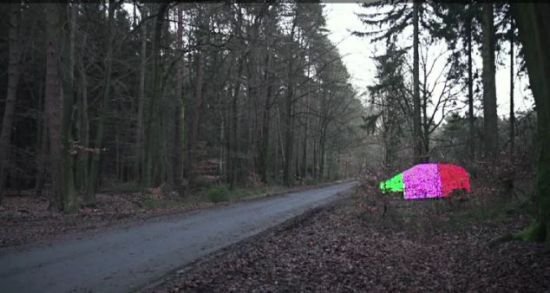 奔驰利用光学伪装技术打造隐形汽车(组图)