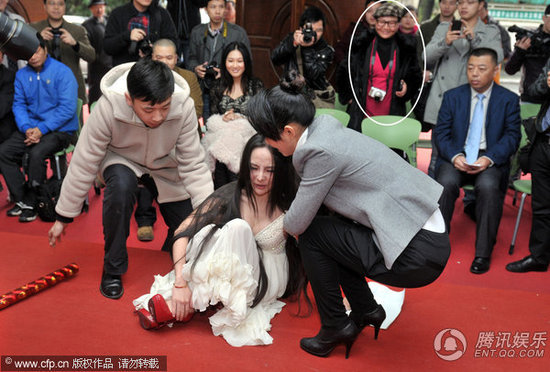 背后偷笑似再炒作-干露露,主治医生,<em>人体艺术</em>,