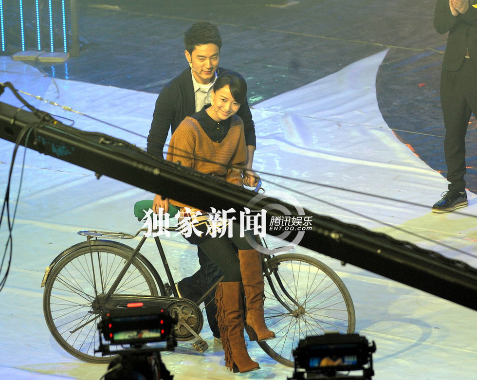 王珞丹李光洁亲密互动为恋情再佐证