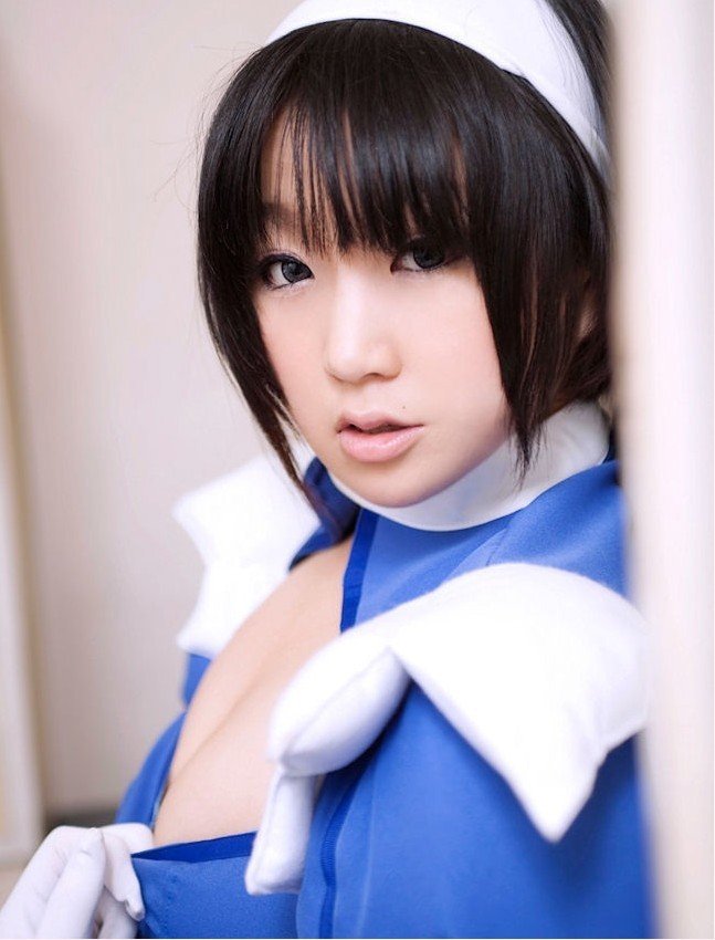 身材火爆!日本白皙学生妹cosplay写真