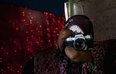 印尼无臂女摄影师 用镜头诠释梦想的色彩