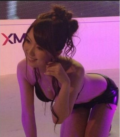 组图:实拍上海国际<em>成人</em>展 制服女露底全裸_腾