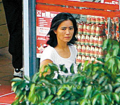 组图:蓝洁瑛满头白发酒吧叫骂 现场图遭曝光-蓝