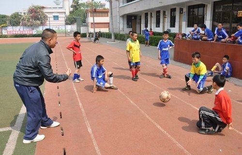 中国足球基层教练现状 学校无编制周末无休息