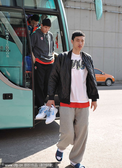 闵鹿蕾<em>吉喆</em>穿好运红衣