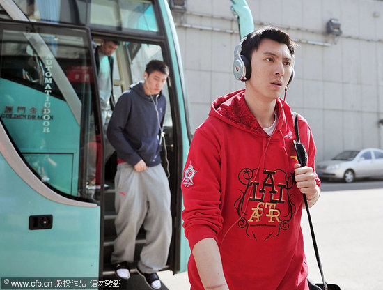 闵鹿蕾<em>吉喆</em>穿好运红衣