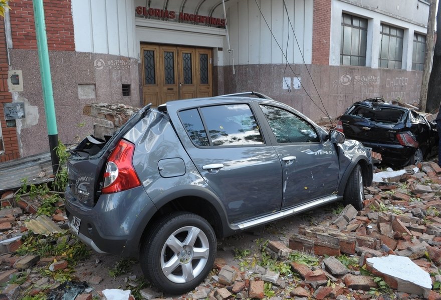 组图:暴风雨袭击阿根廷首都 造成14人死亡