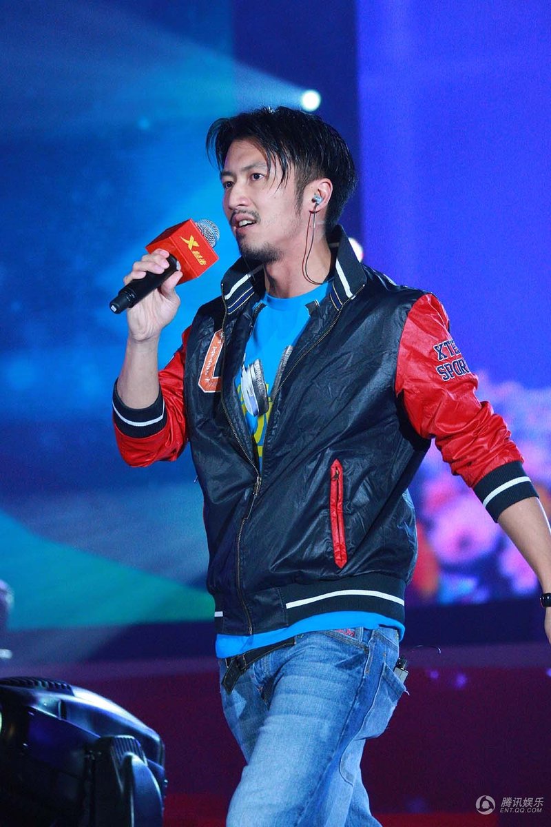 [04/11新闻]特步十周年<em>演唱会</em> <em>谢霆锋</em>等群星助