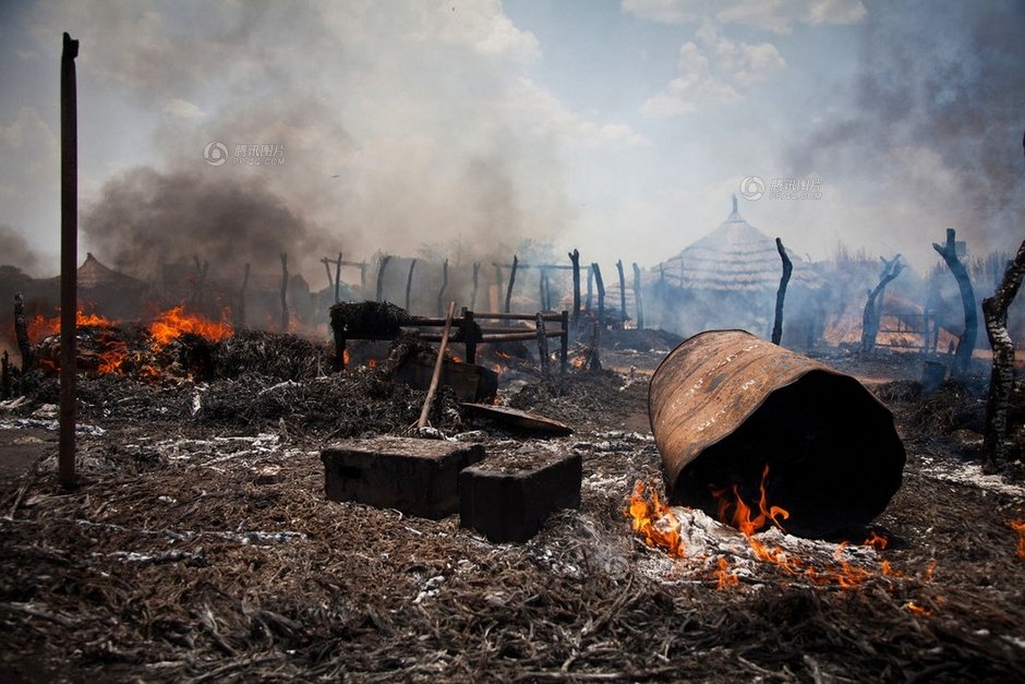 组图:南苏丹油田重镇遭苏丹轰炸