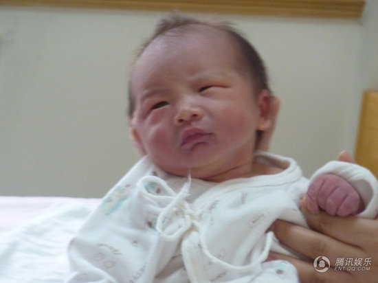 山东卫视《古村女人》开播 谢兰秀孕房照晒幸