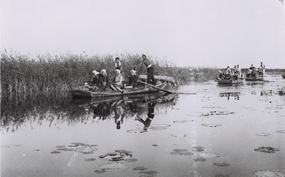104-191 白洋淀的游击健儿雁翎队 1943,袁克忠摄