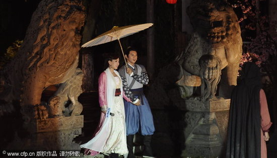 组图:吴奇隆求婚孔令辉女友