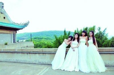 武汉大学婚纱毕业照_武汉大学婚纱毕业照抢镜娱乐 又到毕业时