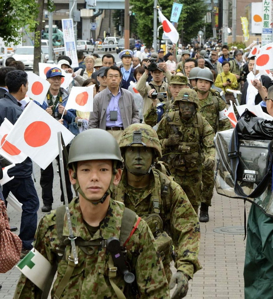 日本自卫队士兵42年来首次武装现身东京