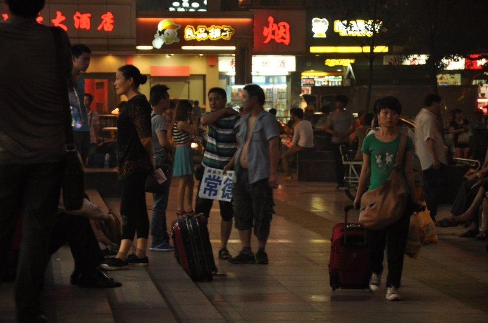 <em>长沙</em>火车站 实名制下黄牛依然猖獗_网易地方论