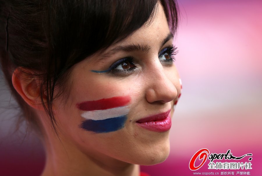 克罗地亚美女意大利球迷将旗 - TR图片·如斯