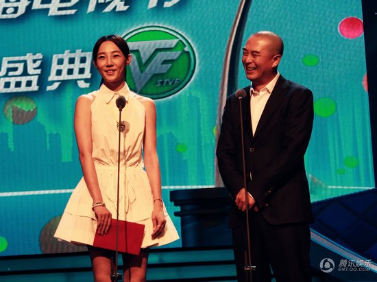 白百何亮相上海电视节 献唱《浮沉》主题曲-白