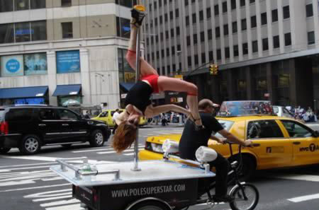 组图:十种最另类钢管舞 肥妞PK中国老大姐-钢