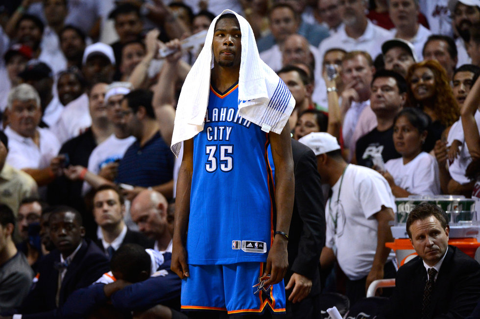 高清:詹姆斯杜兰特一抱泯恩仇 阿杜黯然神伤