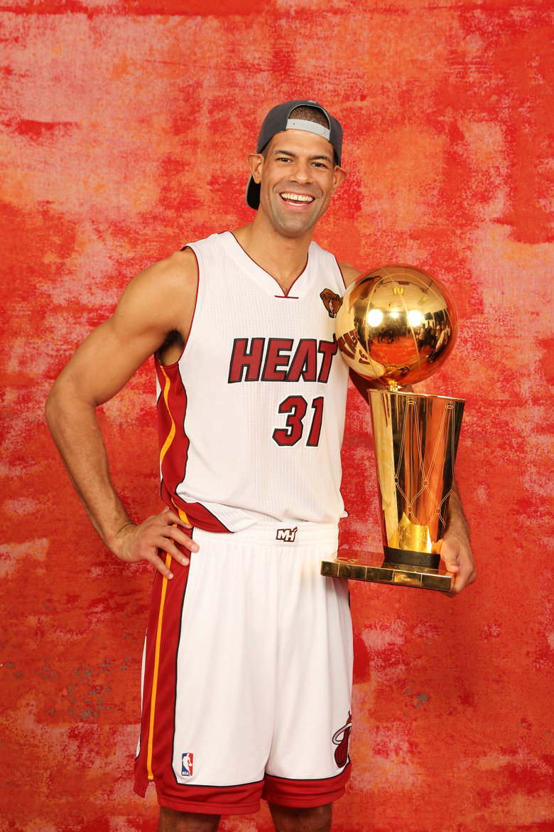 高清:热火夺冠媒体照 詹皇韦德兄弟笑傲联盟