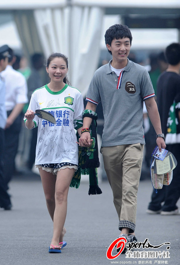 2012年中超联赛第14轮:北京国安vs江苏舜天工体周边美女云集