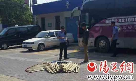 00后的 社会哥 !还有个美女陪~老霸道了¥¥