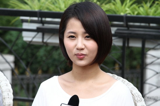 《老爸回家》探班 杨紫张一山否认姐弟恋-姐弟