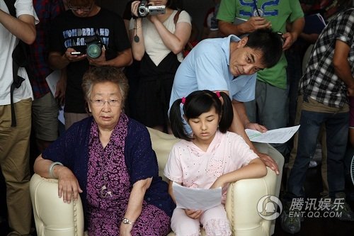 《老爸回家》探班 张一山:男人重要的是内涵-张