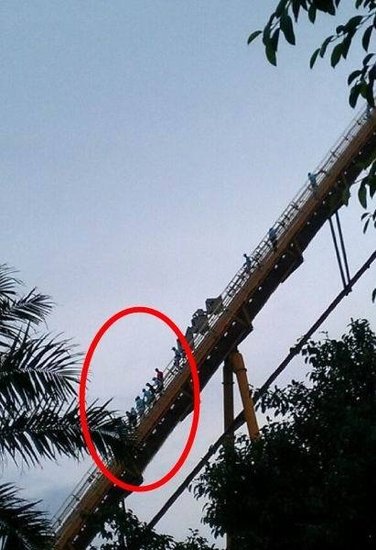 长隆垂直 过山车 骤停 28乘客被困80米 半空 _新