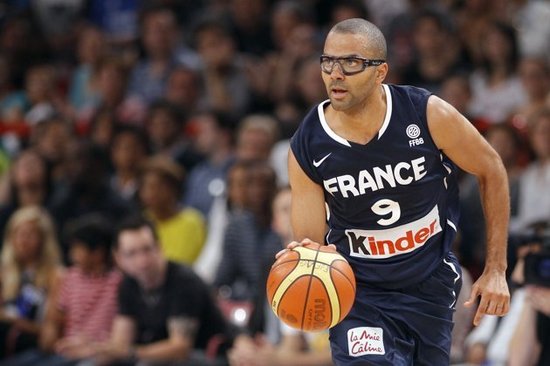 组图:西班牙法国奥运热身赛 帕克化身眼镜侠-西